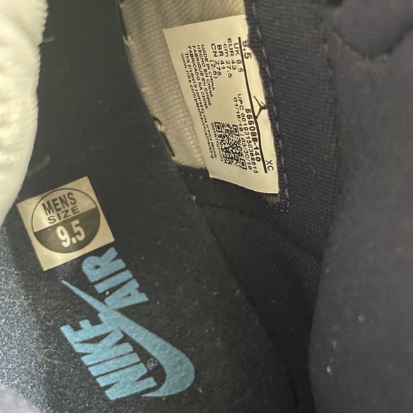 Nike Air Jordan 1 Obsidians - Picture 6 of 8